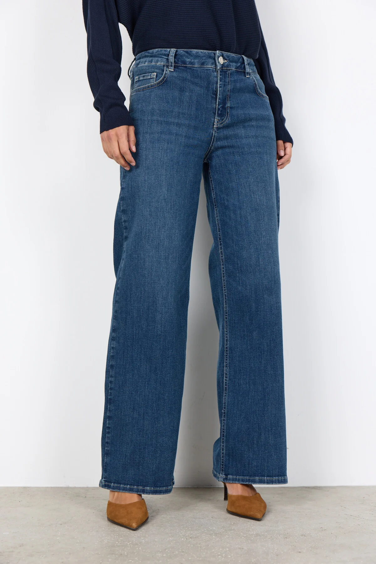 Stretchiga jeans med vida ben