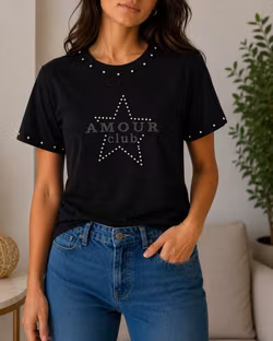 Svart t-shirt med nitar