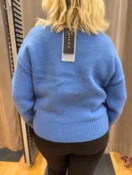 Blå glittrig stickad tröja