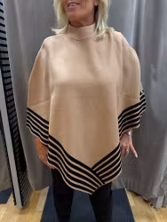 Beige poncho med svart möster