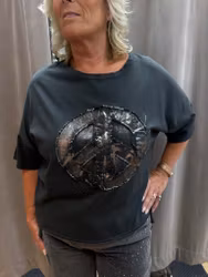 Grå T-shirt med peace tecken