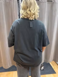 Grå T-shirt med peace tecken