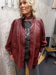 Bordeaux oversize jacka i skinnimitation
