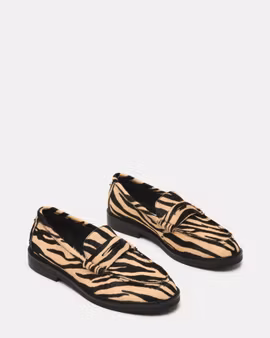 Zebramönstrad loafers i skinn