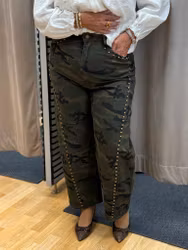 Kamouflage ballongjeans med nitar