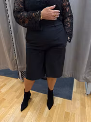 BCDAVINA stretchiga svarta cityshorts