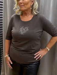 Brun T-shirt med hjärta