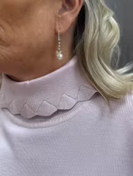 Rosa tunnstickad tröja med polo