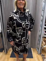 Stickad klänning med halvpolo