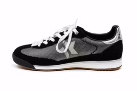 Marinblå och silverfärgade sneakers