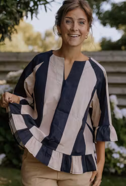 Striped Shirt Beige och svart blus
