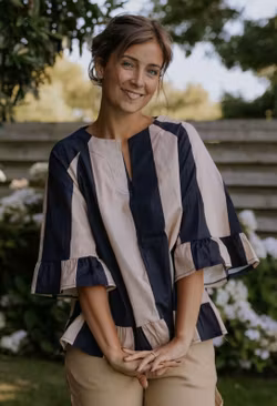 Striped Shirt Beige och svart blus