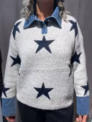 Stickad tröja med stjärnor och denim