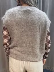 MdcLaya taupe stickad fluffig väst