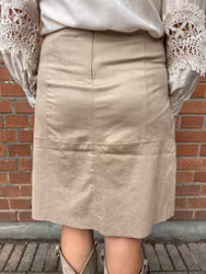 SC-HUDDA Beige kjol i fuskmocka