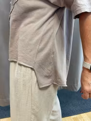 Beige T-shirt med peace tecken