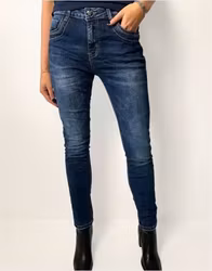 Mörkblåa smala jeans med glittrig hjärtknapp