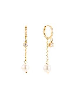 Pearl and crystal huggie guld