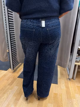 Leomönstrade barreljeans