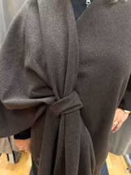 Mörkbrun poncho i filt