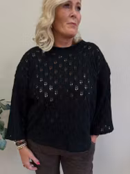 MdcPeach Svart hålstickad tröja