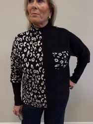 Svart stickad tröja med leopardmönster