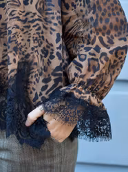BCSALMA Brun Leopard blus med spets