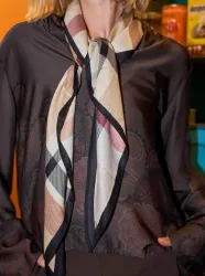 BCSHIRA Triangel satinscarf