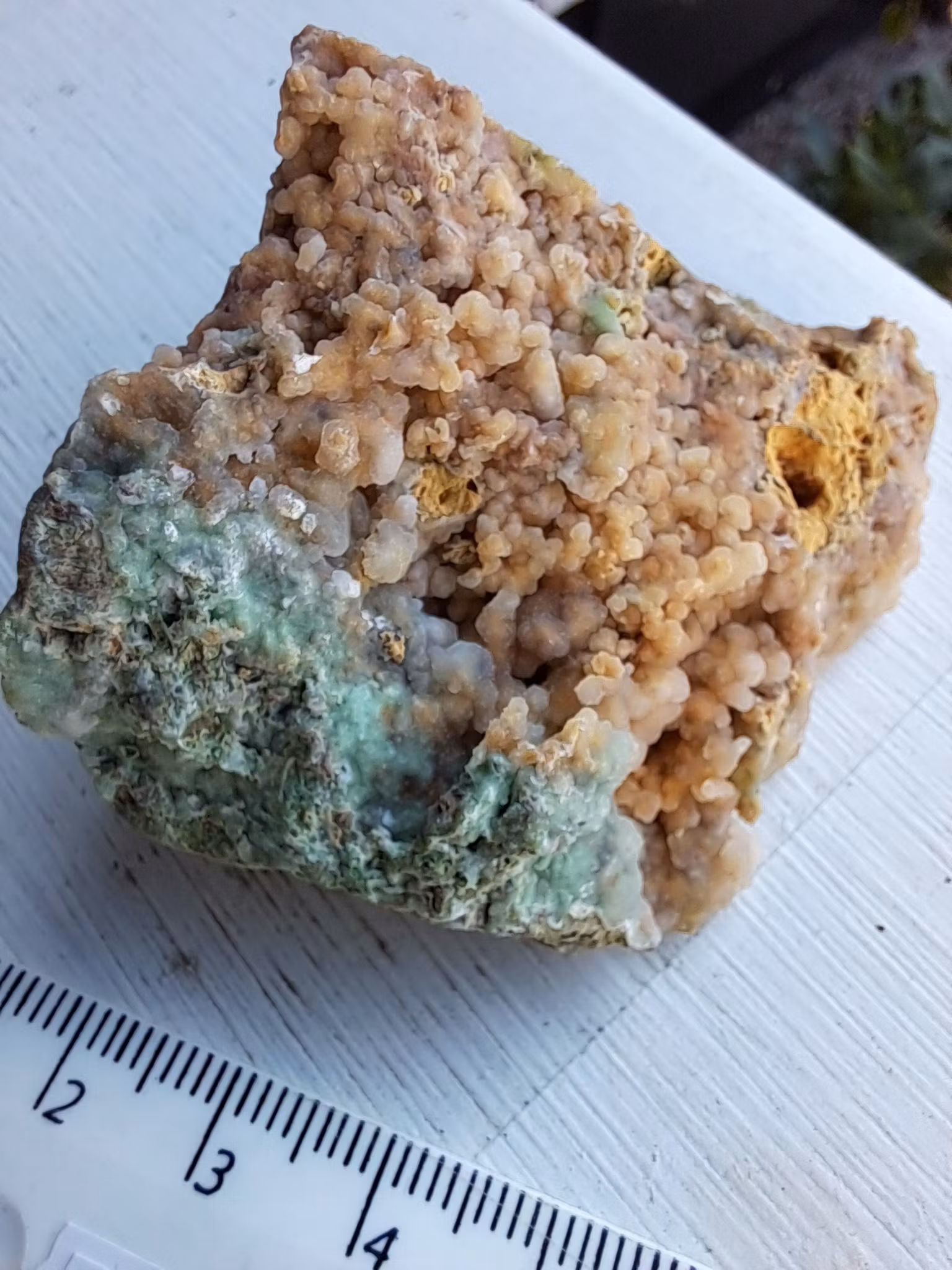 Smithsonite på agat