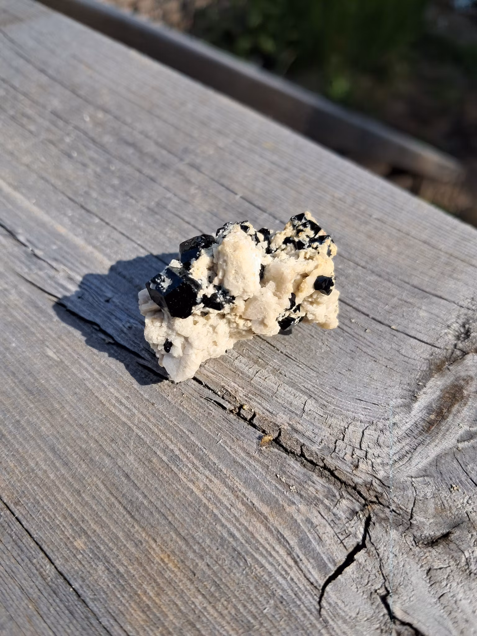 Schorl/svart Turmalin på matris, 19gr