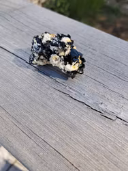 Schorl/svart Turmalin på matris, 17gr
