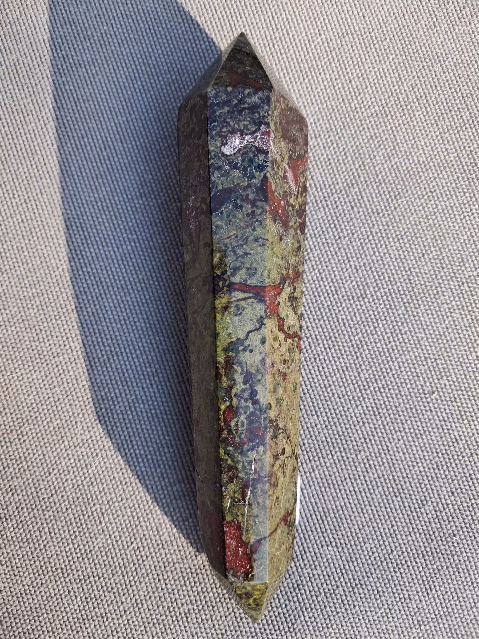 Drakblods-jaspis,  236gr  150mm