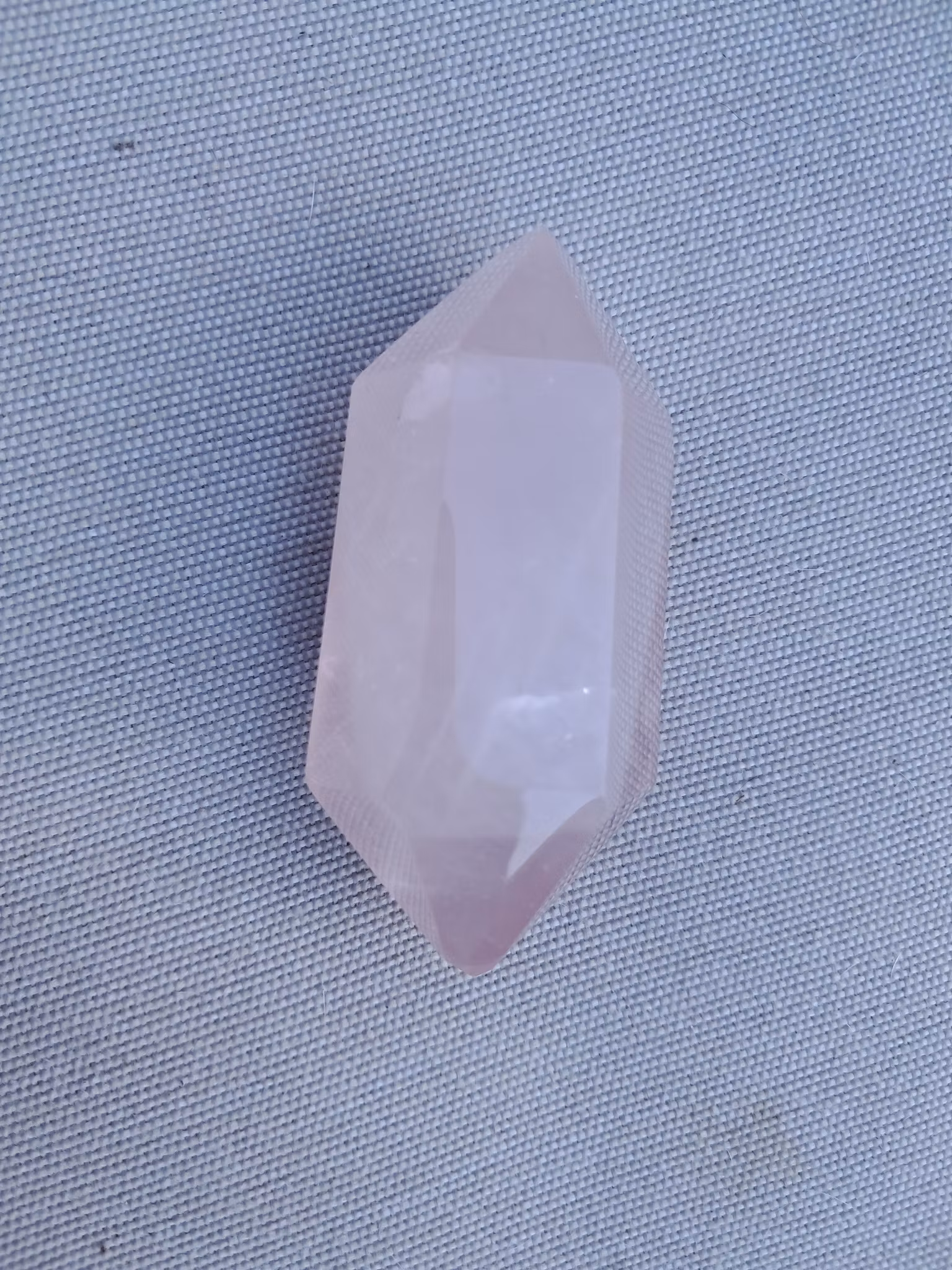 Rosenkvarts,  146gr  85mm