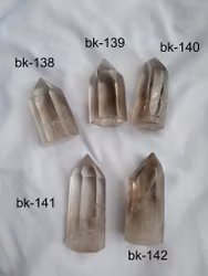 Rökkvarts, slipad,   cirka  43gr  53mm