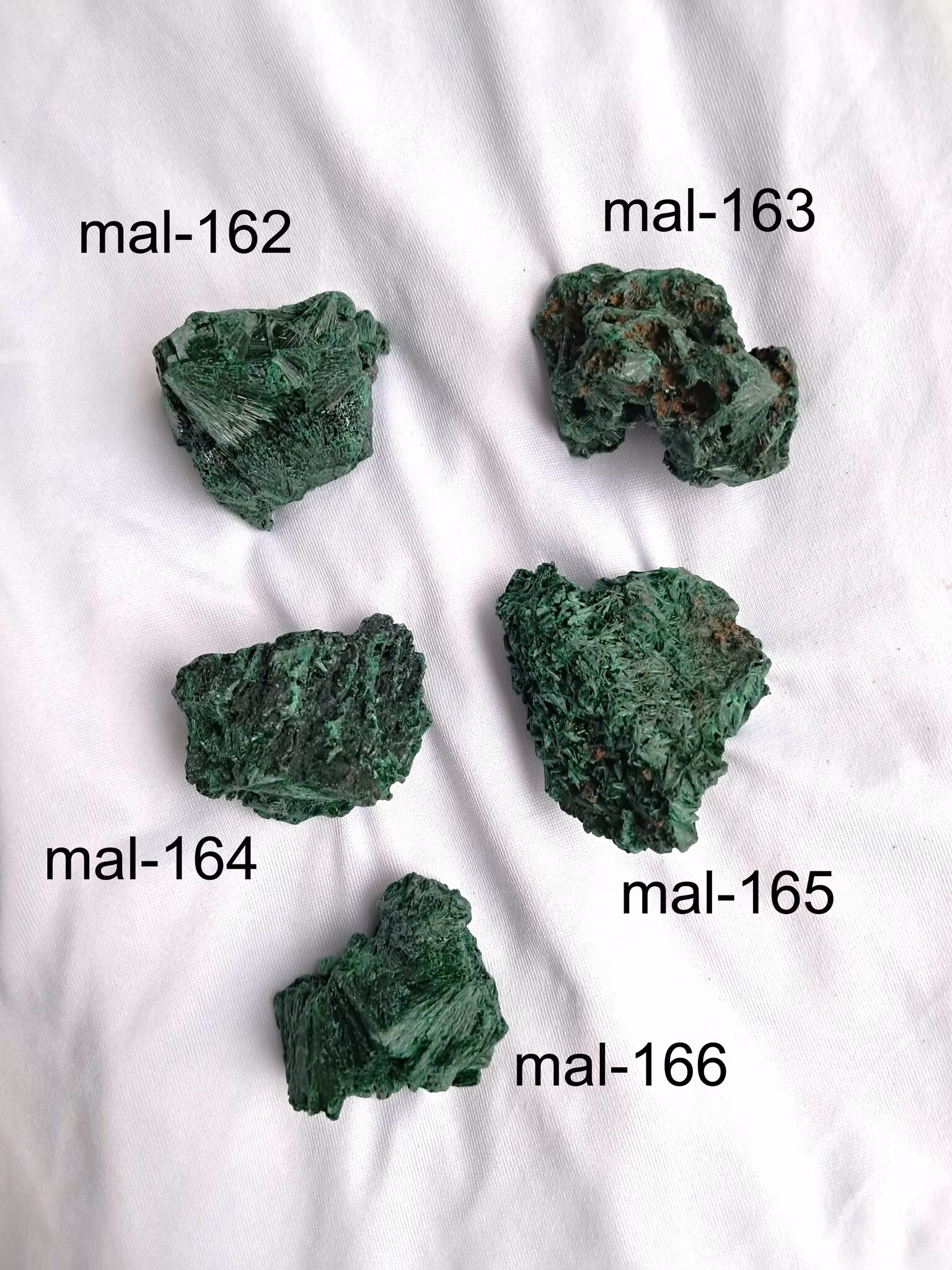 Sammets-malakit,   cirka 51gr  48mm