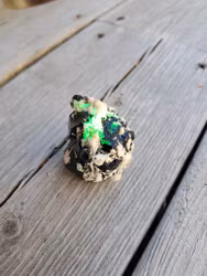 Schorl/svart Turmalin på matris, fluorescerande, 36gr