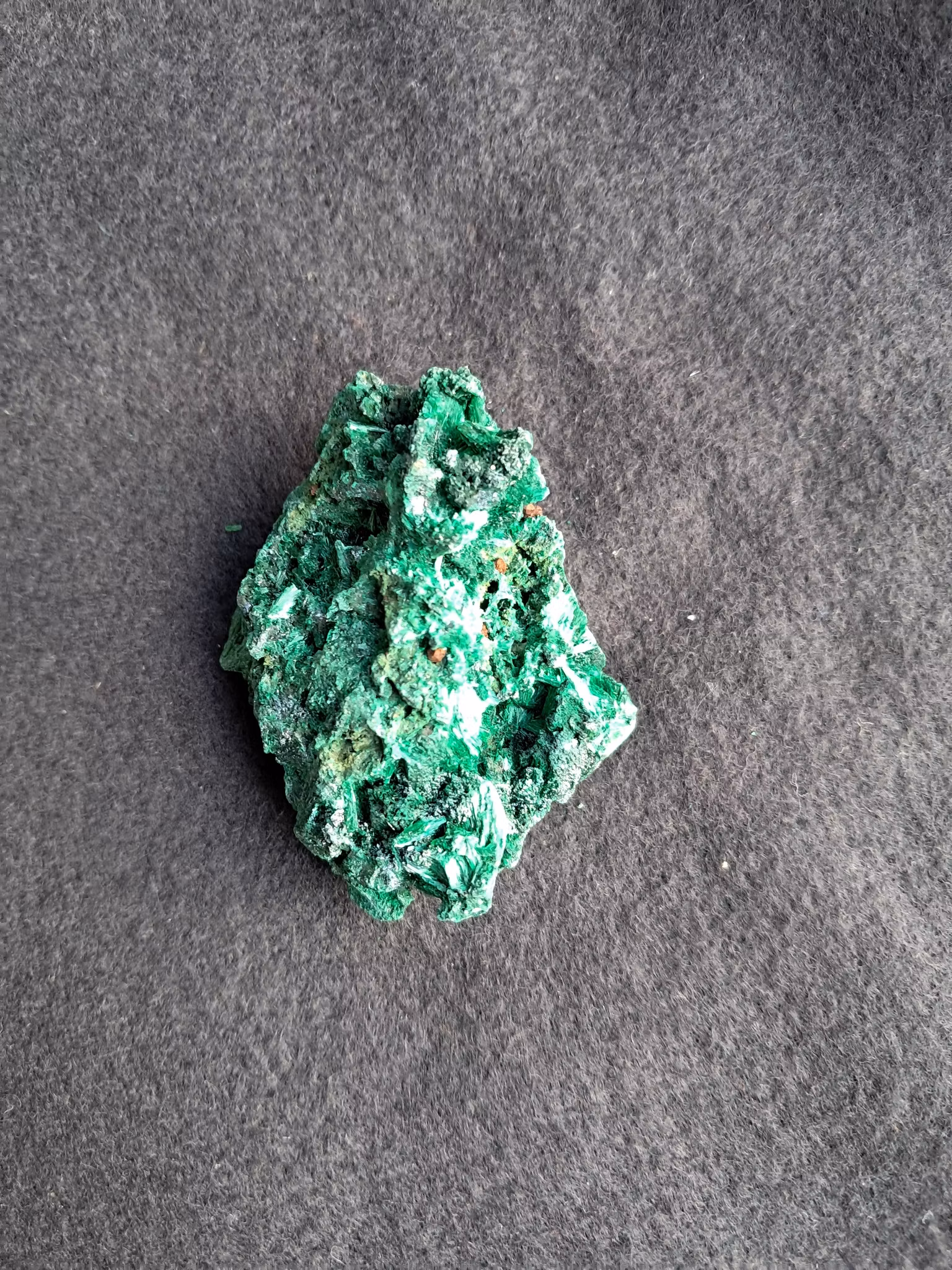 Sammets-malakit,  88gr  64mm