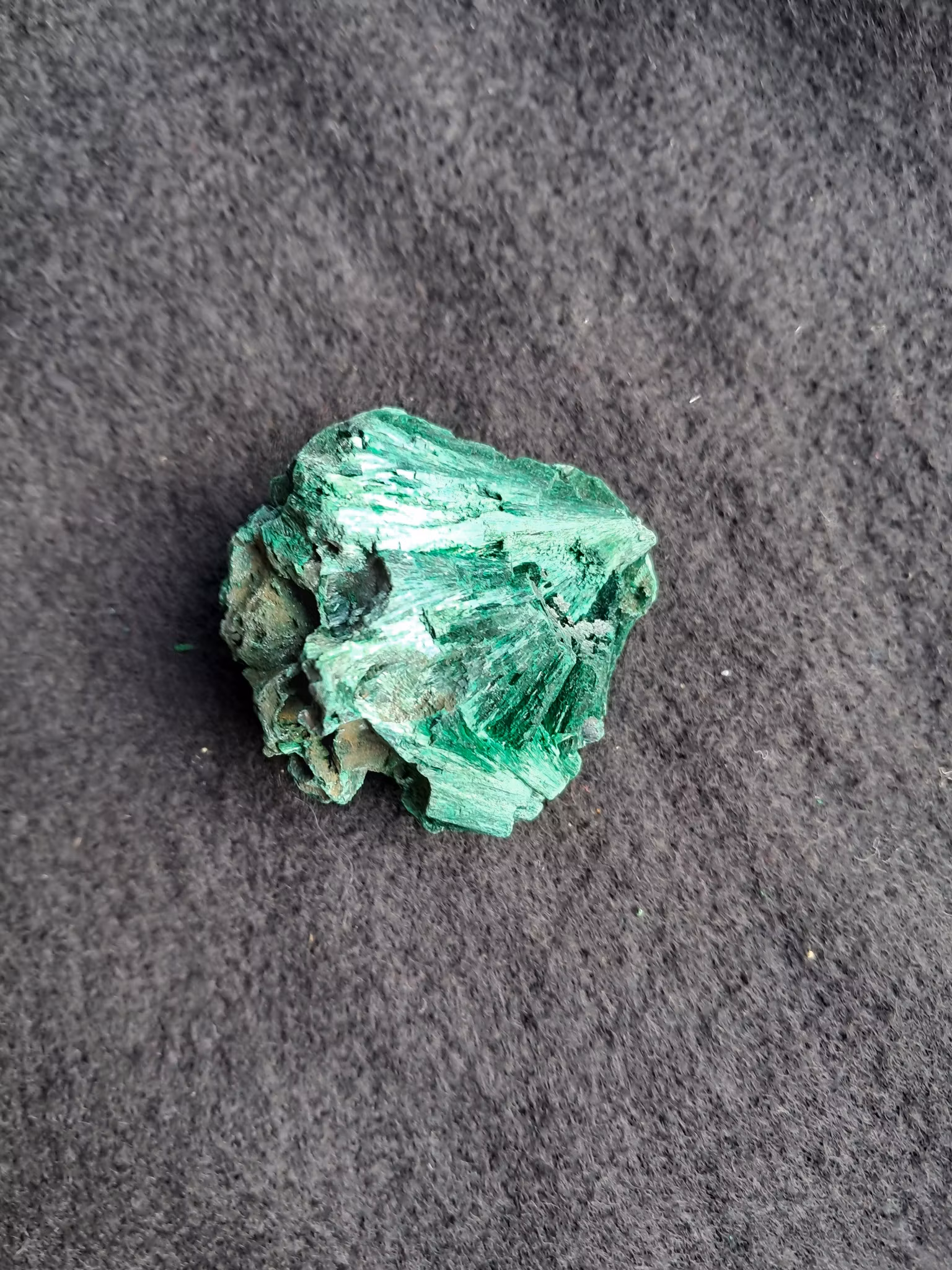 Sammets-malakit,  65gr  46mm