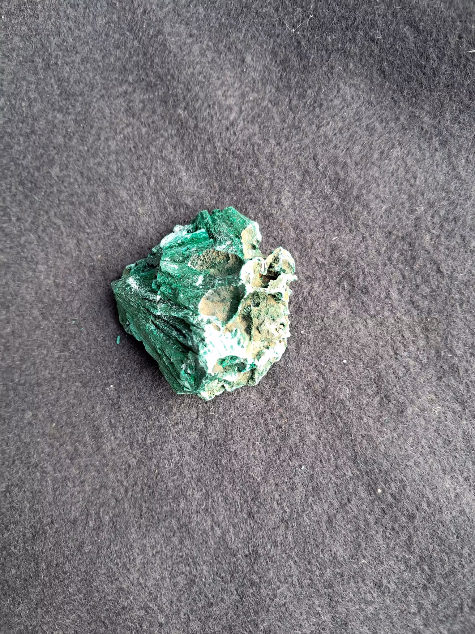 Sammets-malakit,  65gr  46mm