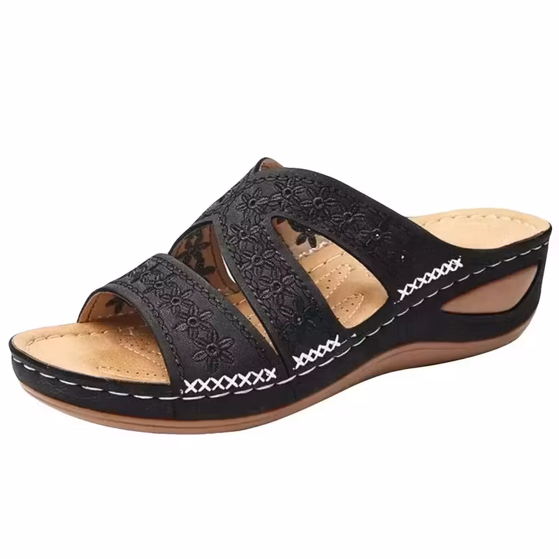Sommerlige sandaler med kilehæl for damer - ortopedisk støtte og retrodesign
