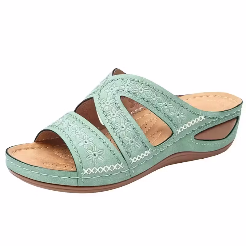 Sommerlige sandaler med kilehæl for damer - ortopedisk støtte og retrodesign