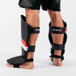FUJI MAE: MUAY THAI ALOITTELIJAN SÄÄRISUOJAT