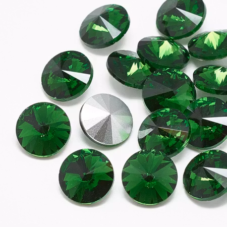 Rhinestone  Emerald point back 6mm