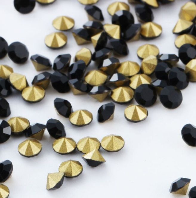 Rhinestones Black point back 10mm 1st