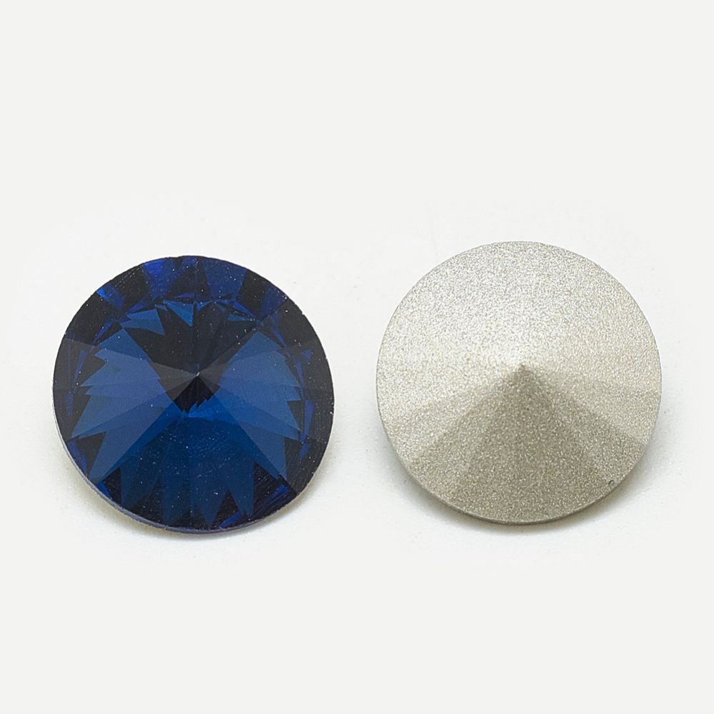 Rhinestone Montana,  point back 8mm