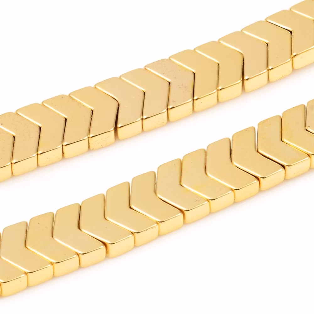 Syntetiska hematite pil guld färgade på sträng 8mm