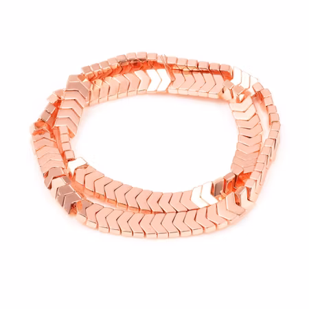 Syntetiska hematite pil rosè färgade på sträng 8mm