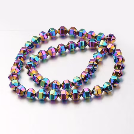 Syntetiska hematite polygon multi color på sträng 8mm