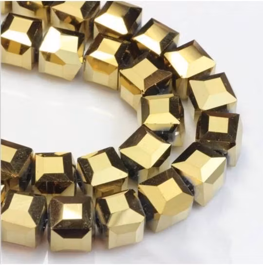 Syntetiska hematite kuber på sträng