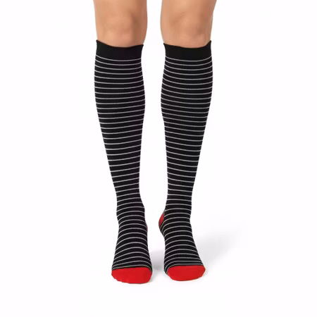 Stödstrumpa svart randig